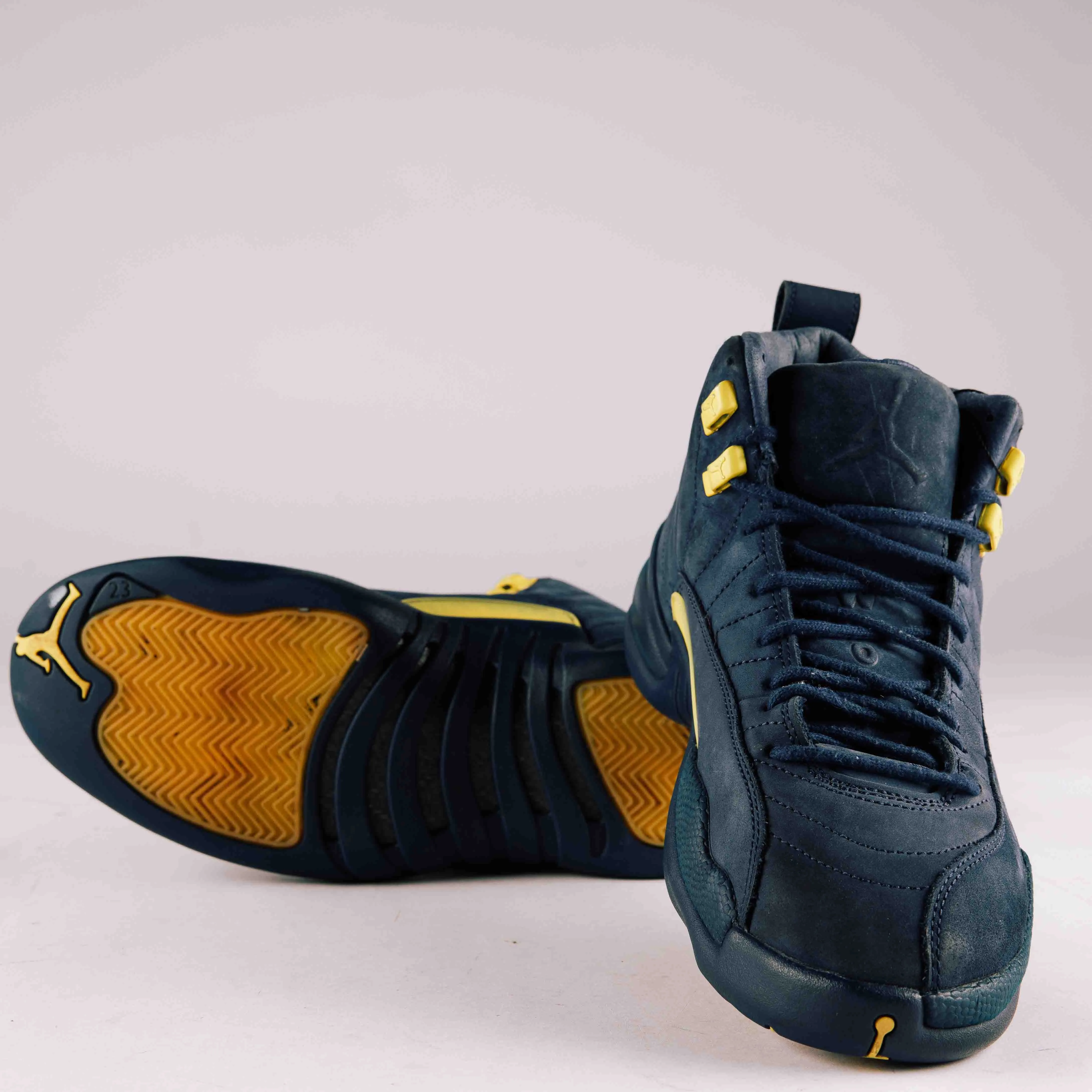 Air Jordan Retro 12 Michigan - Used - 0202