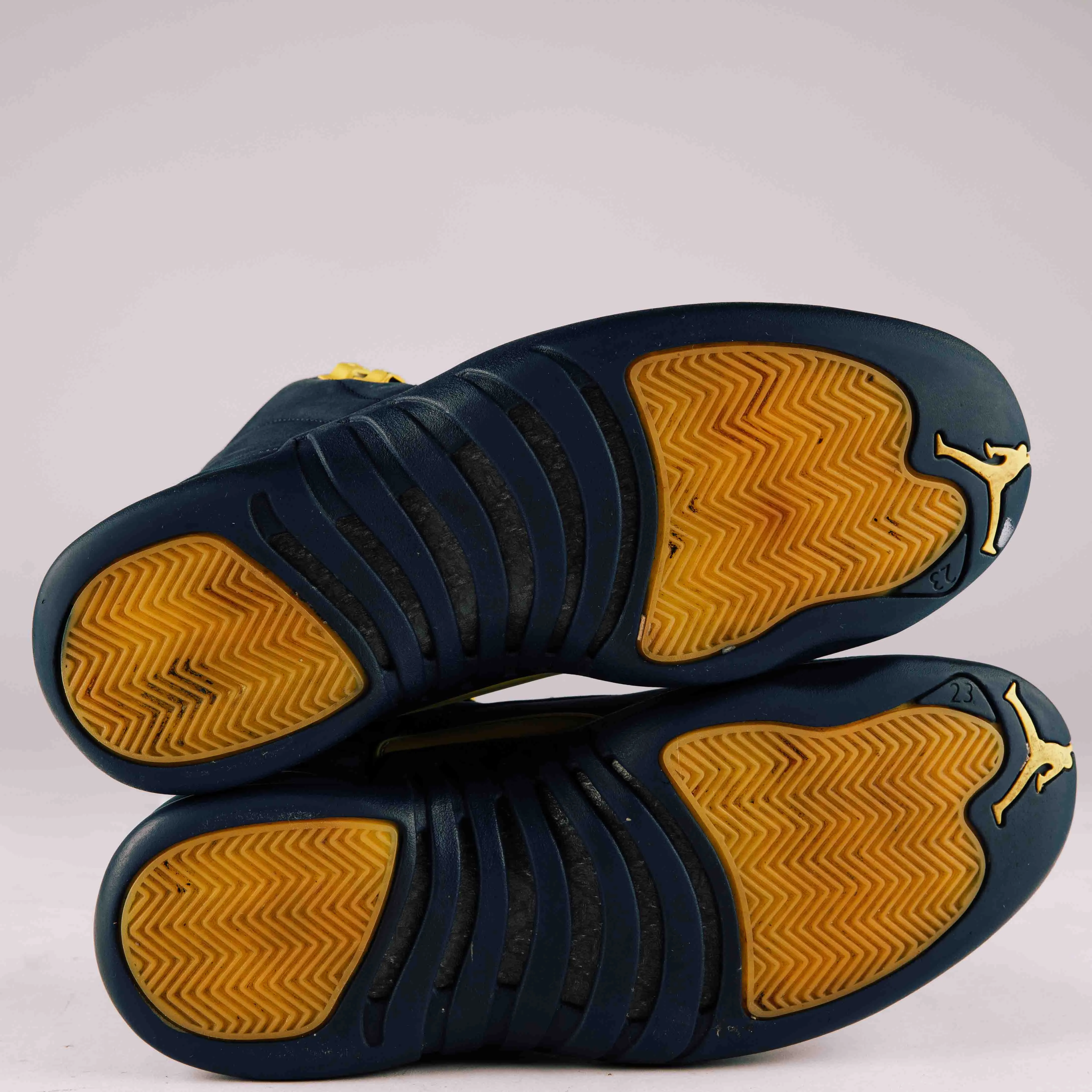 Air Jordan Retro 12 Michigan - Used - 0202