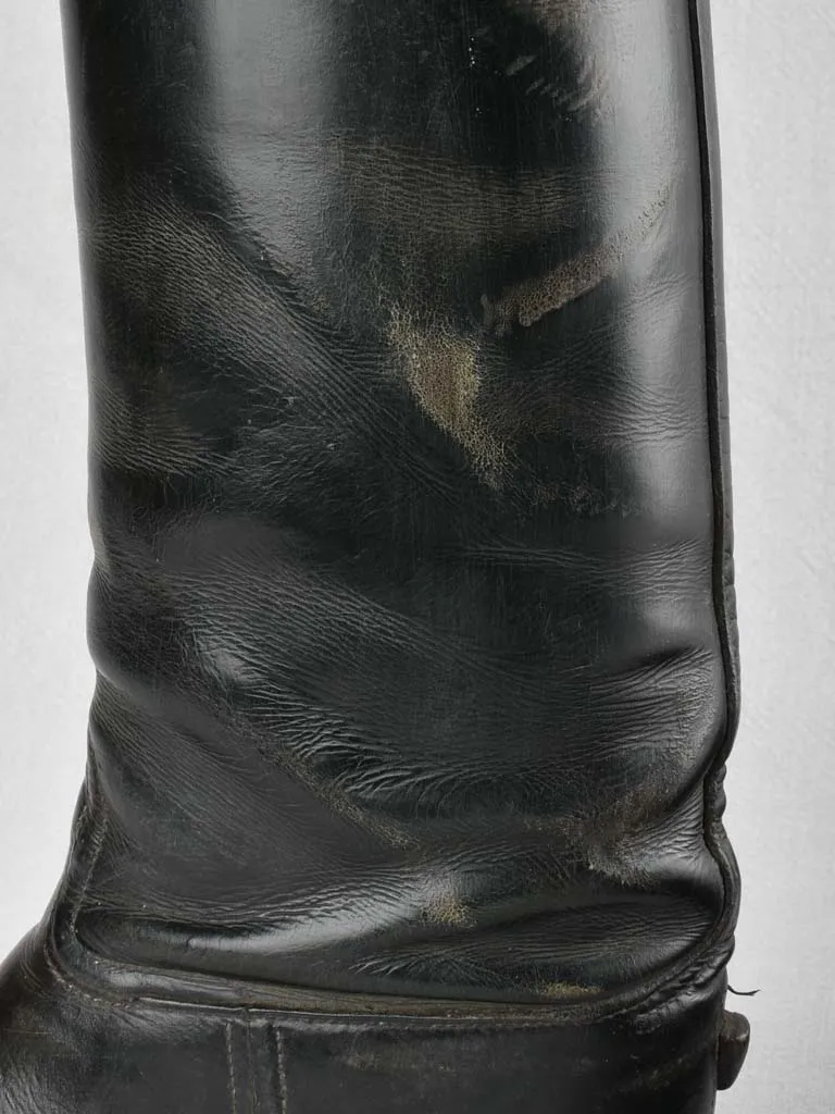 ANTIQUE HORSE RIDING BOOTS (SIZE = 42-43)