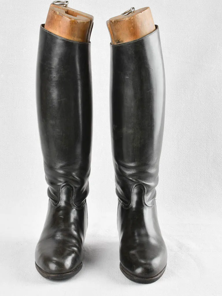 ANTIQUE HORSE RIDING BOOTS (SIZE = 42-43)