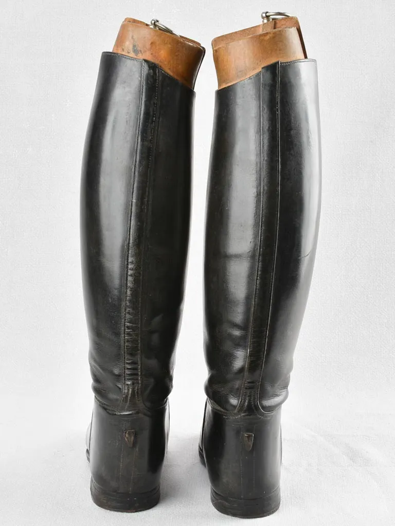 ANTIQUE HORSE RIDING BOOTS (SIZE = 42-43)