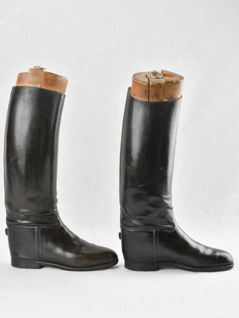 ANTIQUE HORSE RIDING BOOTS (SIZE = 42-43)