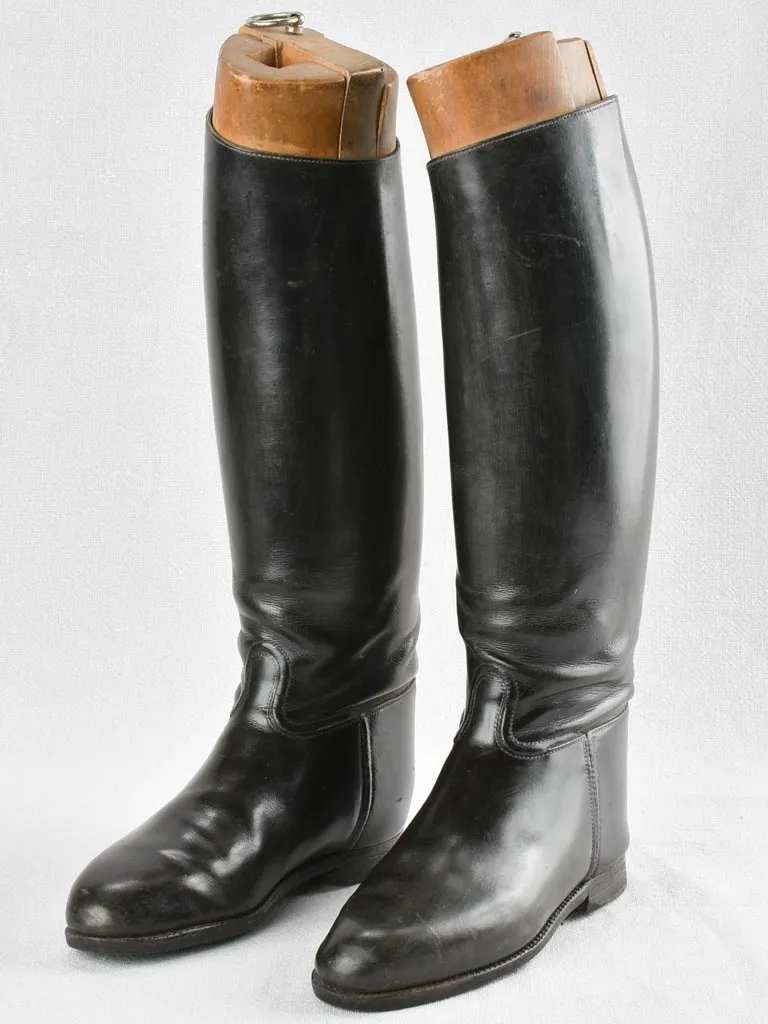 ANTIQUE HORSE RIDING BOOTS (SIZE = 42-43)