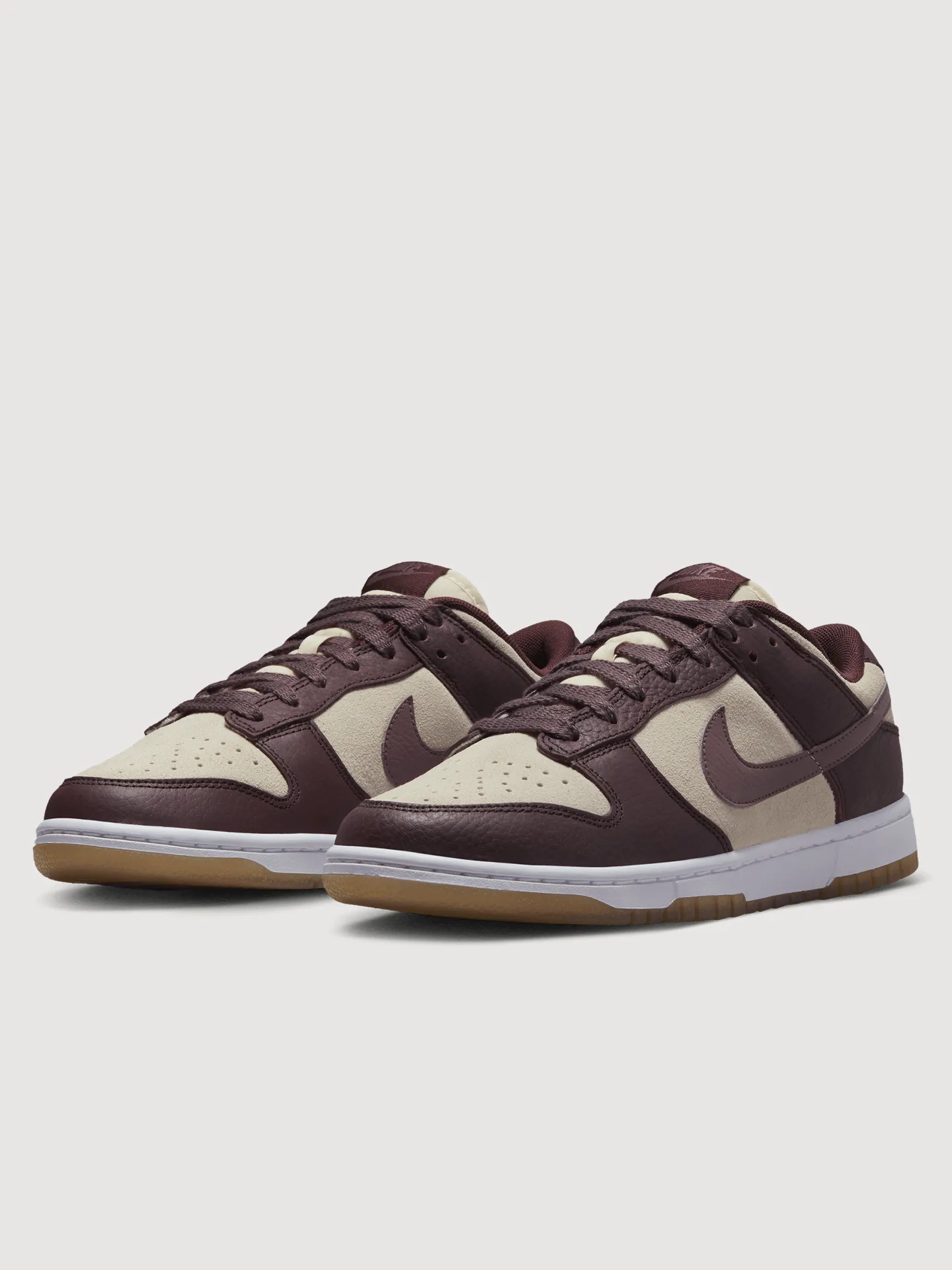 WMNS NIKE DUNK LOW - COCONUT MILK/PLUM ECLIPSE-EARTH