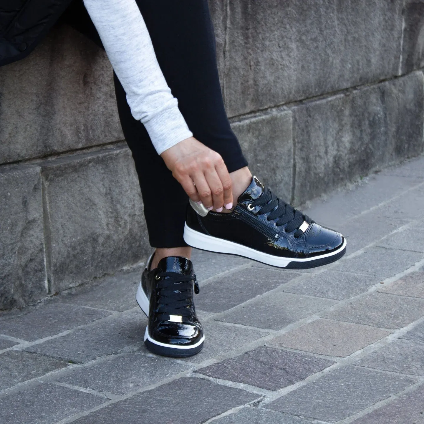 WOMEN'S ARA REI-LOW SNEAKER | BLACK PATENT / PLATINUM METALLIC